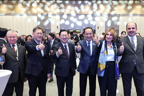 “세계를 이끄는 대전” 이장우 시장 UCLG 세계 회장 공식 취임[사진=대전시]