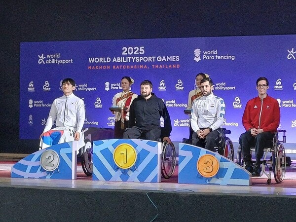 GKL휠체어펜싱팀왼쪽 심재훈 선수[사진=체육진흥과]